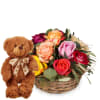 Media 1 - Ein Korb voller Rosen mit Teddybär (braun)